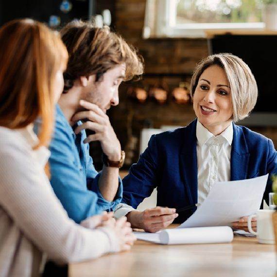 Loan advisor helping a client set up an overdraft facility
